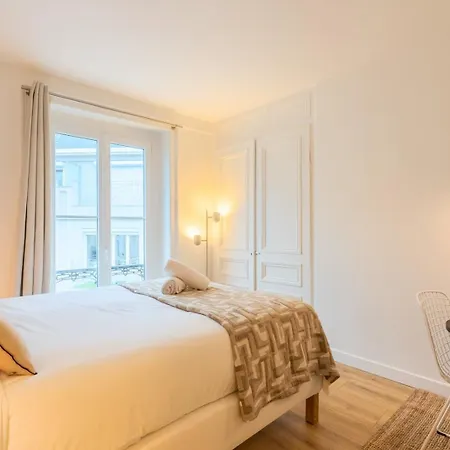 3 Bedroom On The Grand Place Apartment