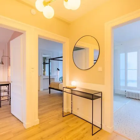 3 Bedroom On The Grand Place リール