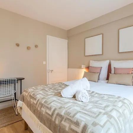 3 Bedroom On The Grand Place Apartment *
