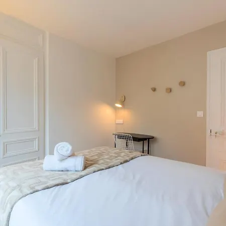 Apartment 3 Bedroom On The Grand Place *