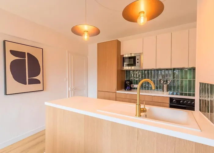 3 Bedroom On The Grand Place Apartment *